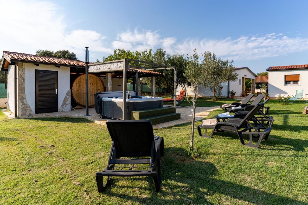 Holiday Home Kerniat Šišan Buitenkant foto