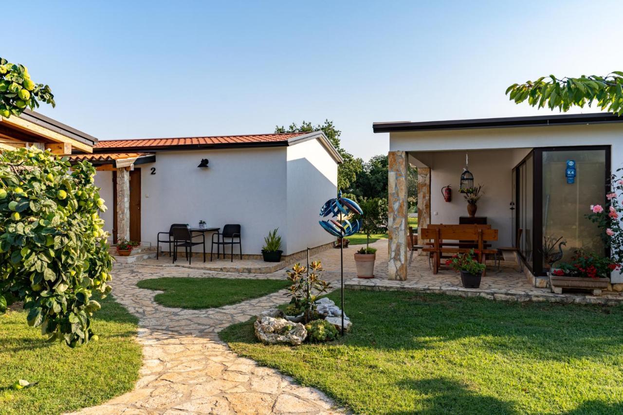 Holiday Home Kerniat Šišan Buitenkant foto