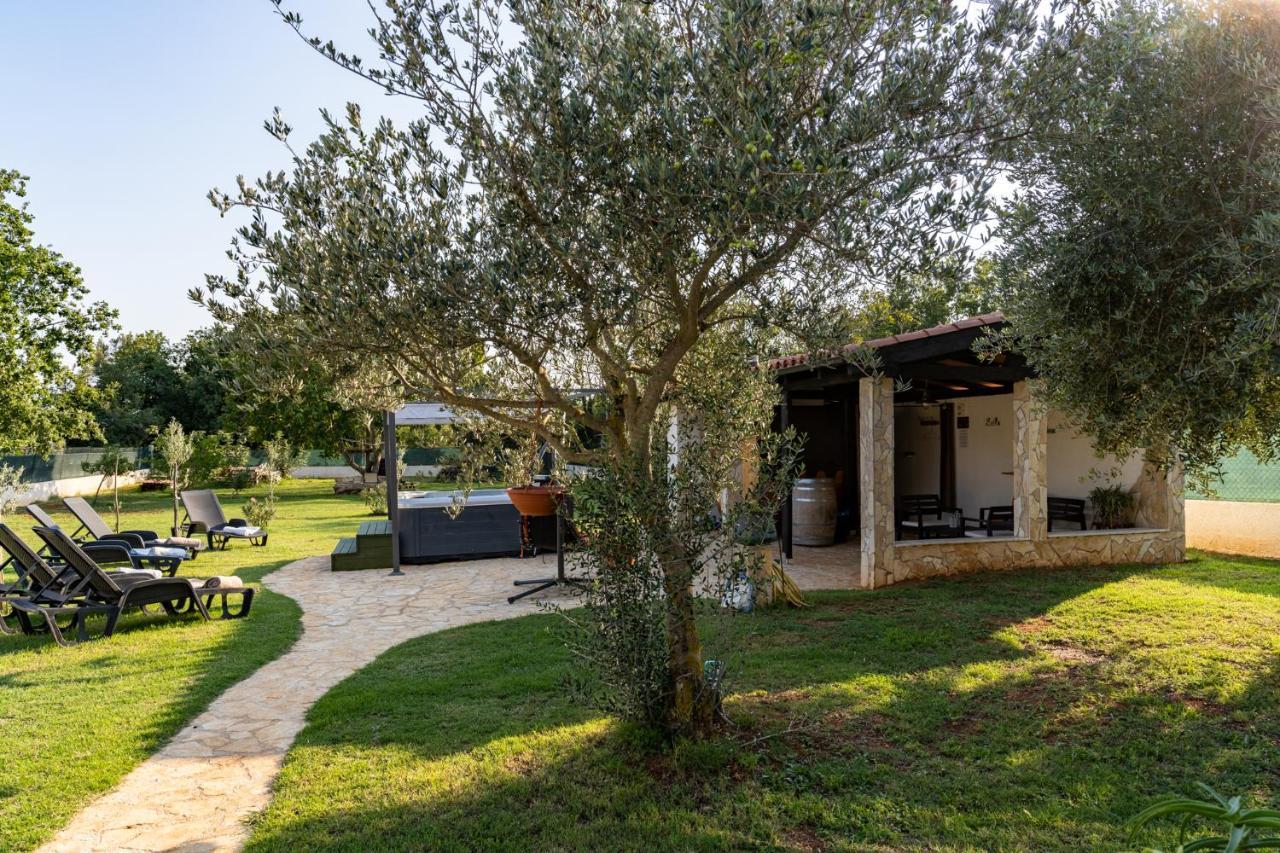 Holiday Home Kerniat Pula Buitenkant foto