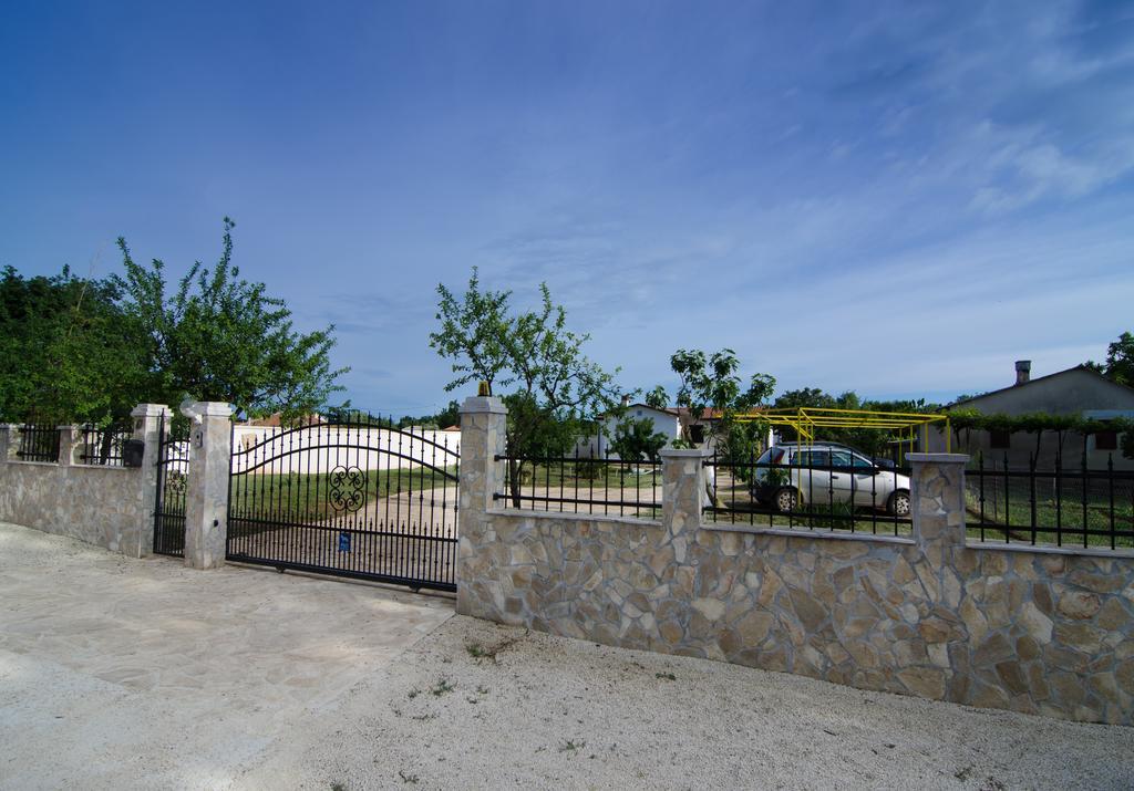 Holiday Home Kerniat Pula Kamer foto
