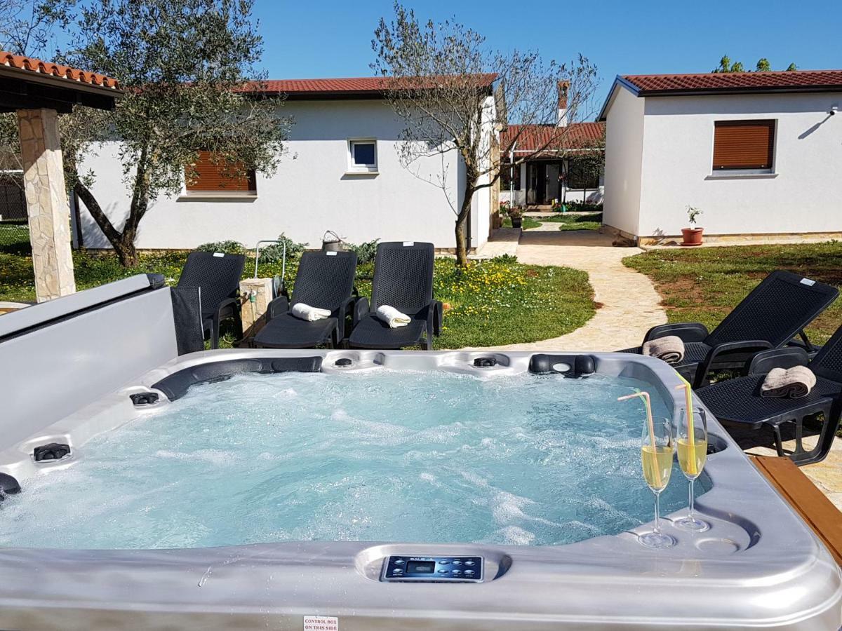 Holiday Home Kerniat Pula Buitenkant foto