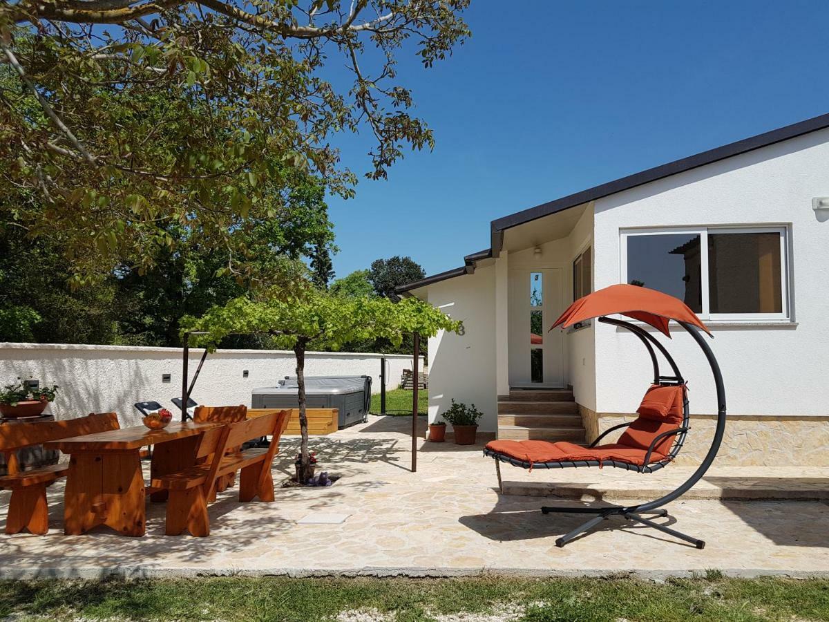 Holiday Home Kerniat Pula Buitenkant foto