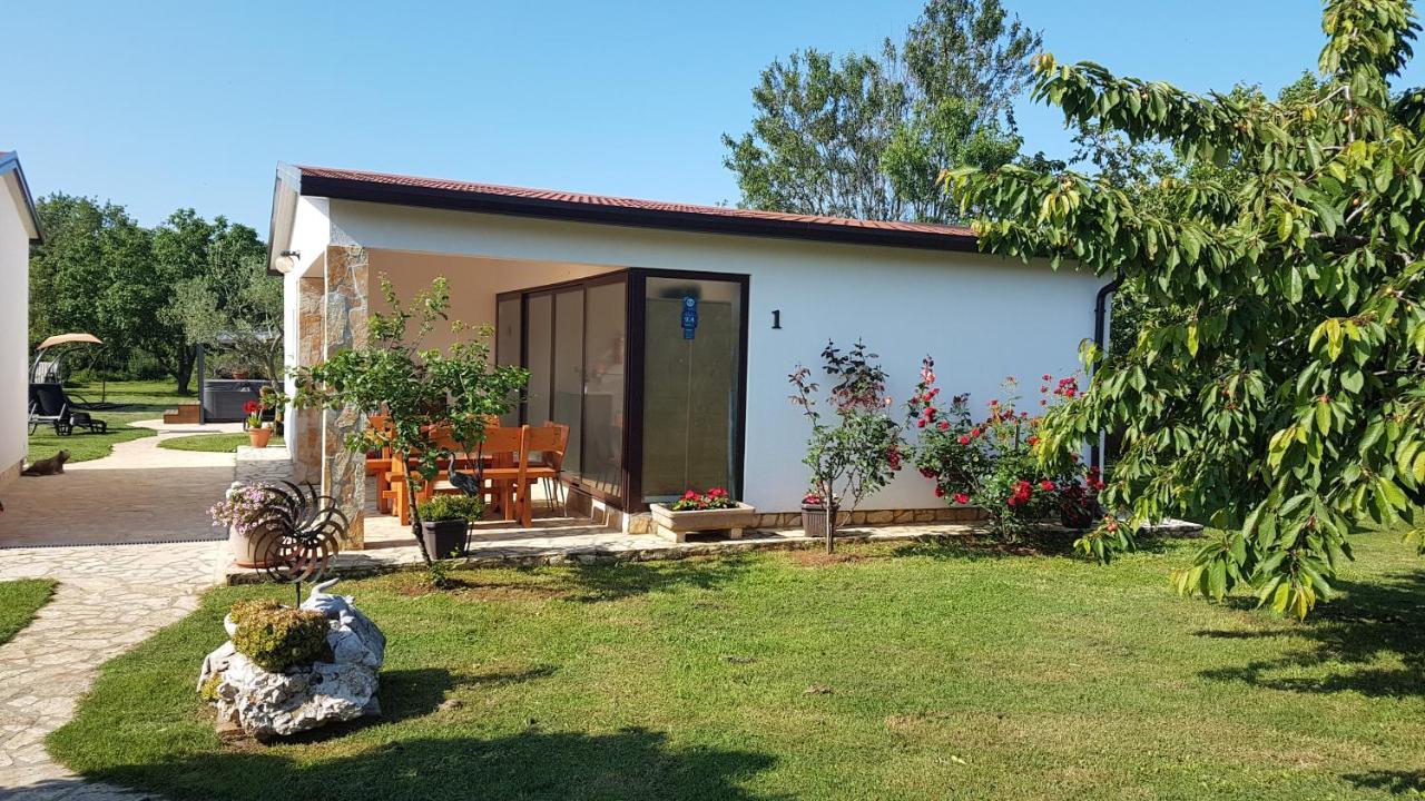 Holiday Home Kerniat Pula Buitenkant foto